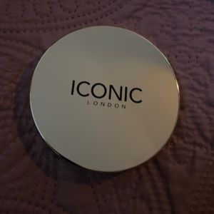 ICONIC London dewy glow highlighter